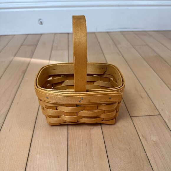 Longaberger Basket with Handle, Small Mini Chore Basket Stamped & SIgned 2001 - Picture 2 of 11
